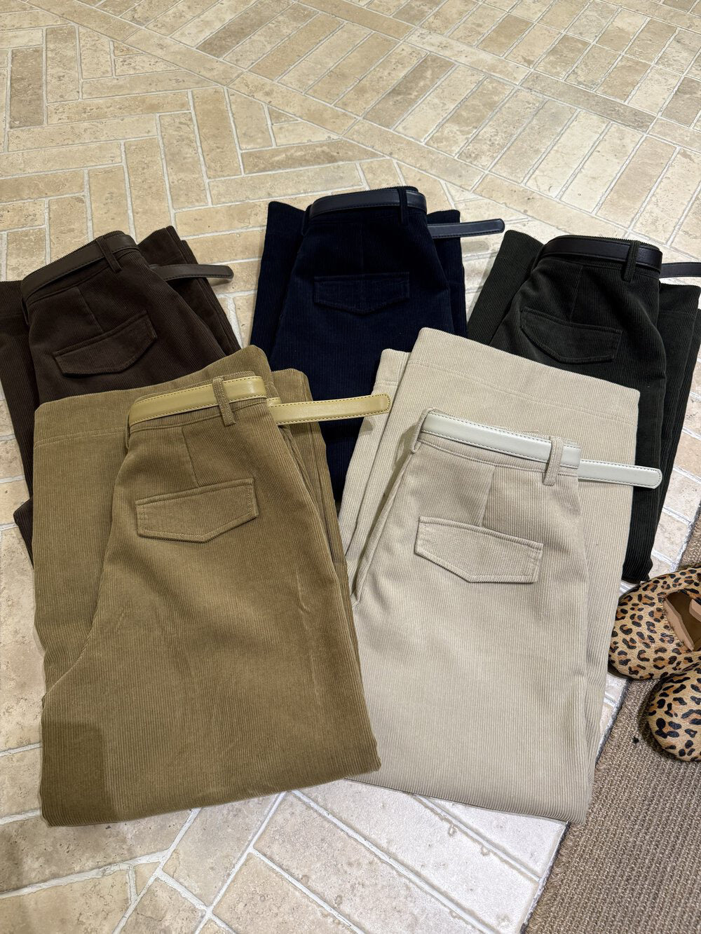 // 顯瘦版型燈芯絨直腳九分褲(連腰帶)