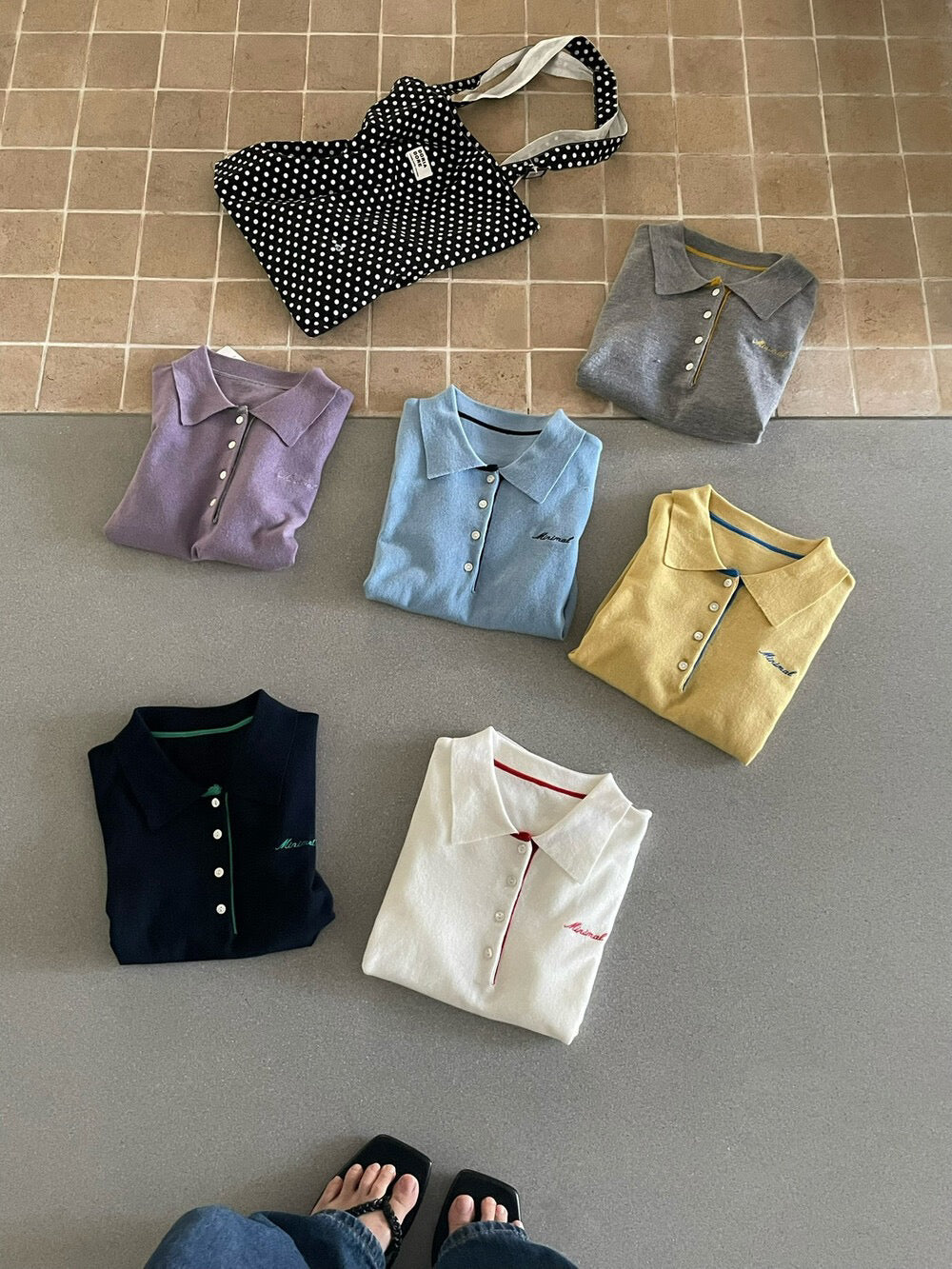 📜 撞色小刺繡字翻領開鈕短袖針織