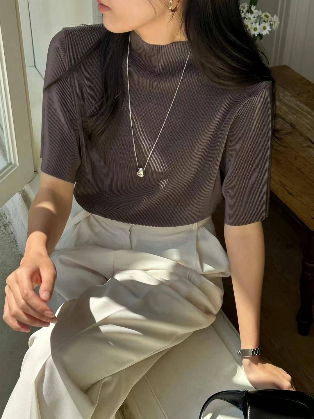 // 細百褶小立領BL