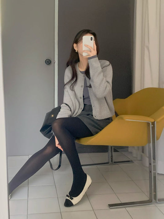 // 背後lace貼布混羊毛圓領CD