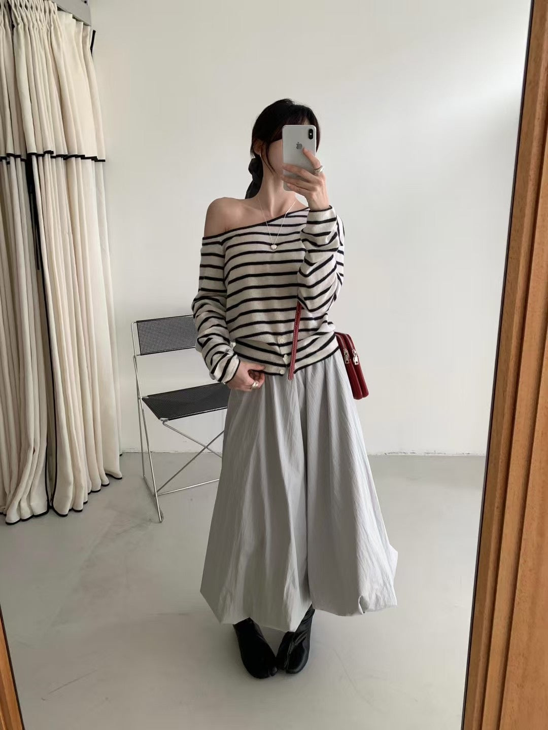 // 斜肩設計+衣擺鈕扣間條NT