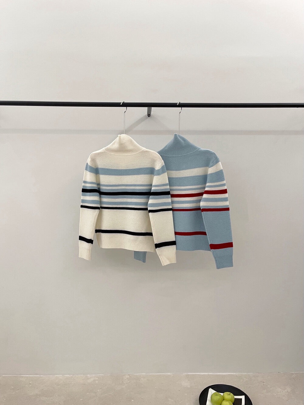 // 100%wool復古感拼間半拉鍊立領毛衣