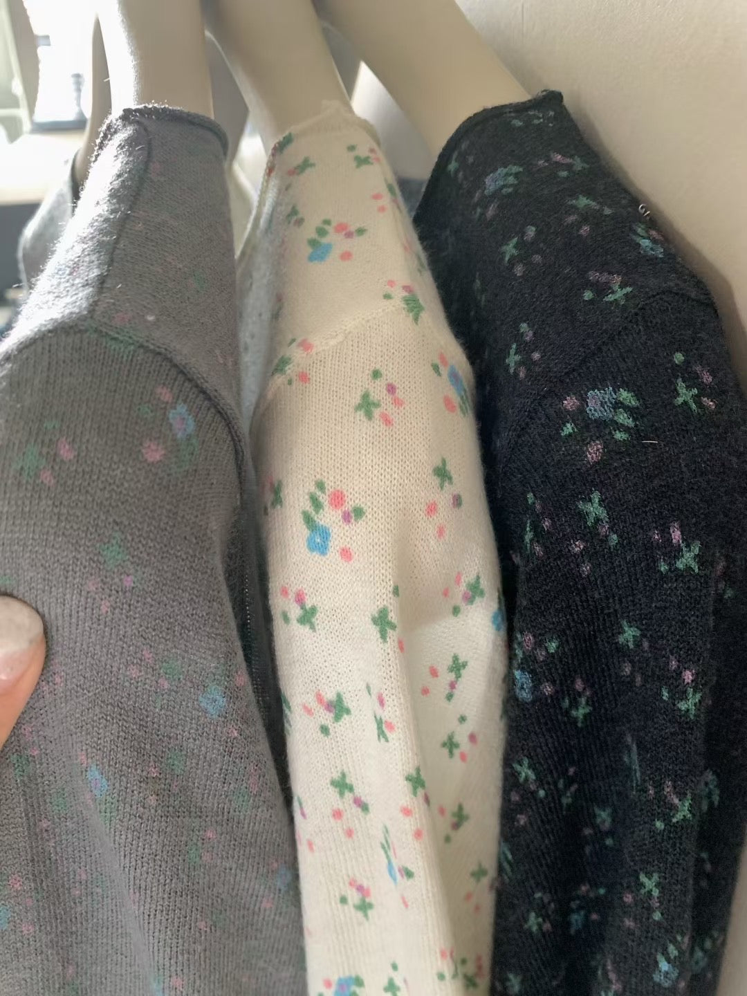 // 卷卷邊超軟糯親膚小碎花上衣