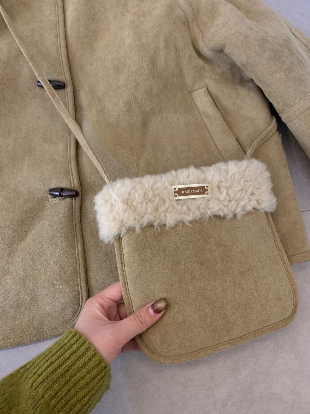 // 100%羊毛皮毛一體牛角鈕外套(連袋仔)