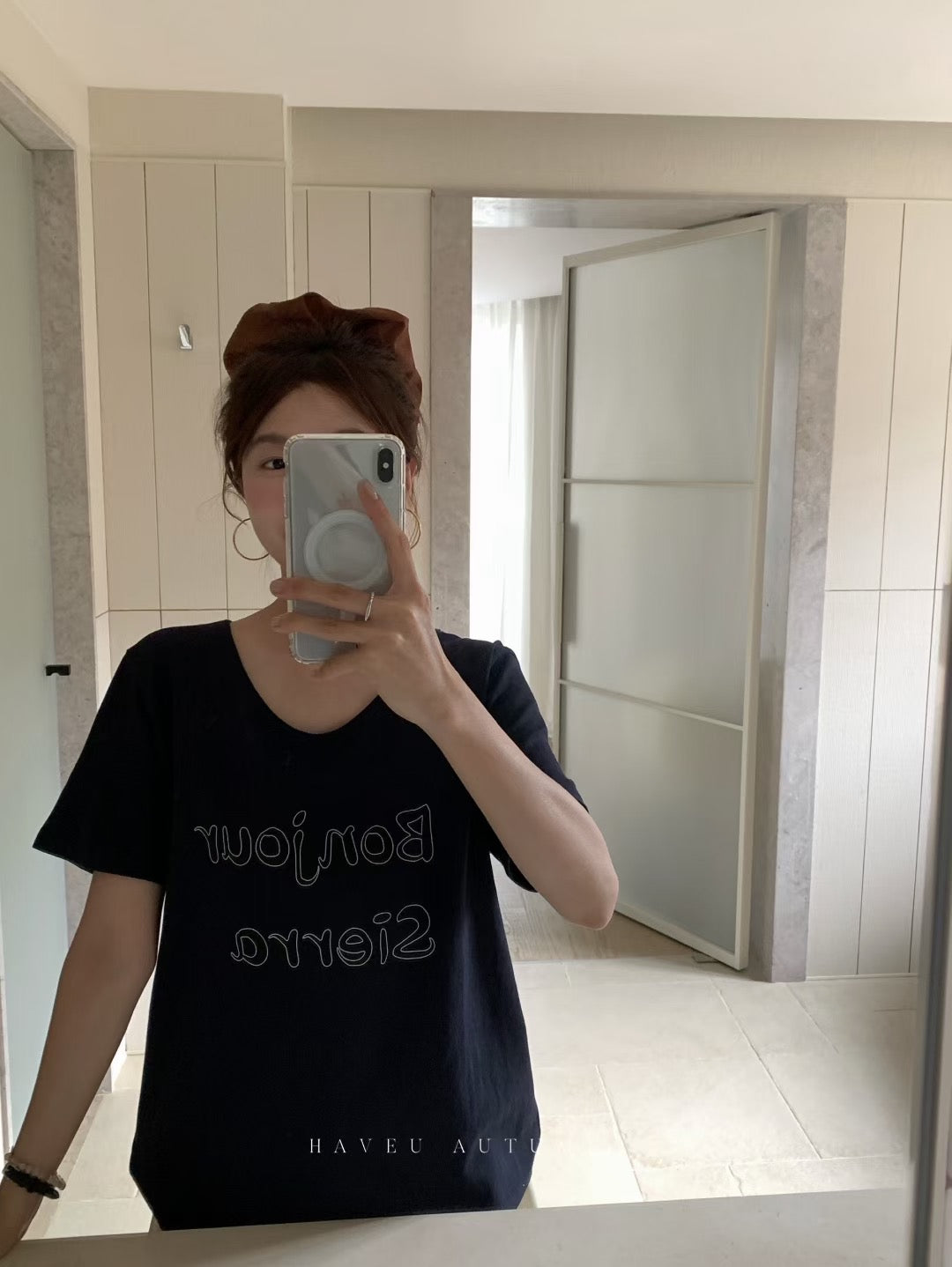 // 簡約設計車線字母TEE