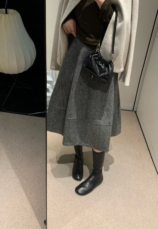 // 巨遮肉廓型毛呢中裙