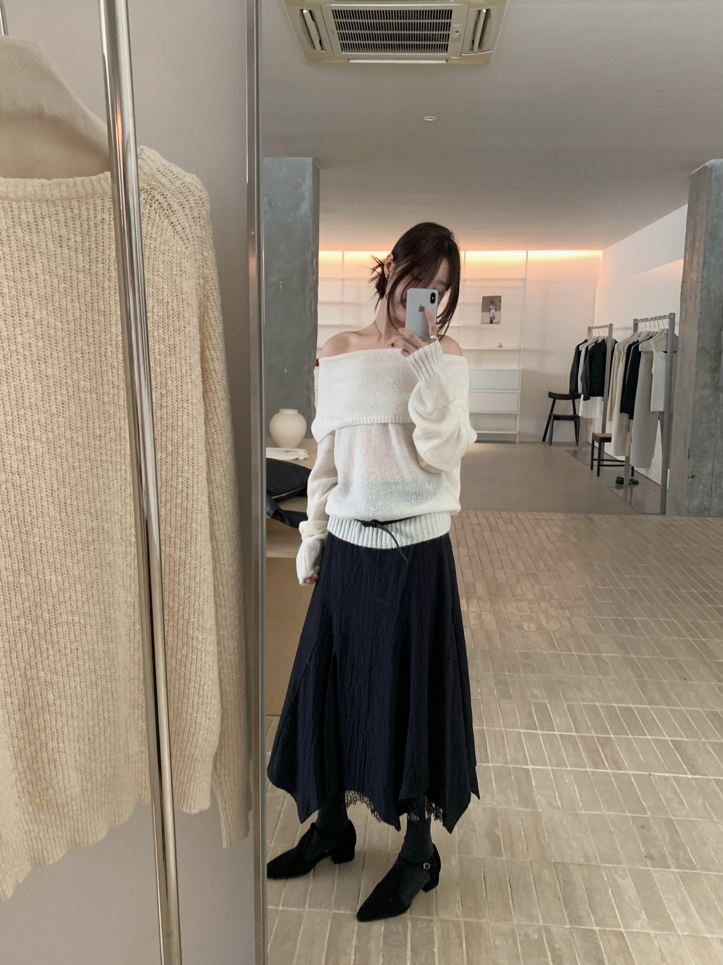 // 超軟糯馬海毛一字領NT