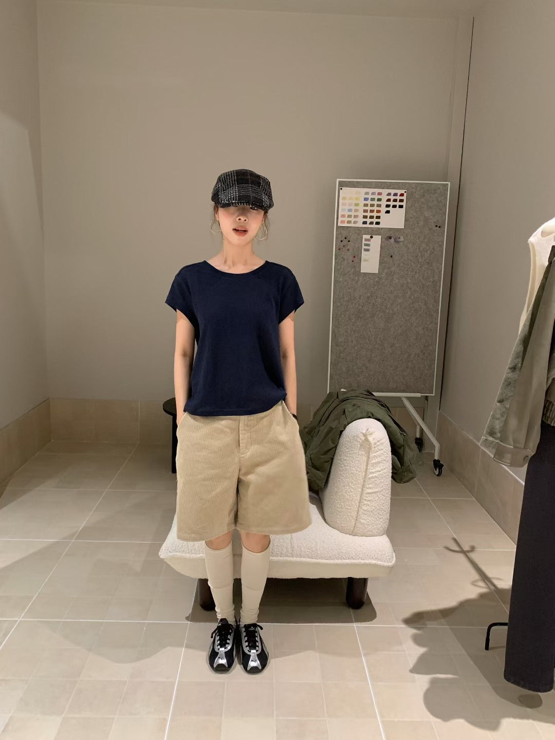 // 必入後貼標麻質秋冬色系TEE