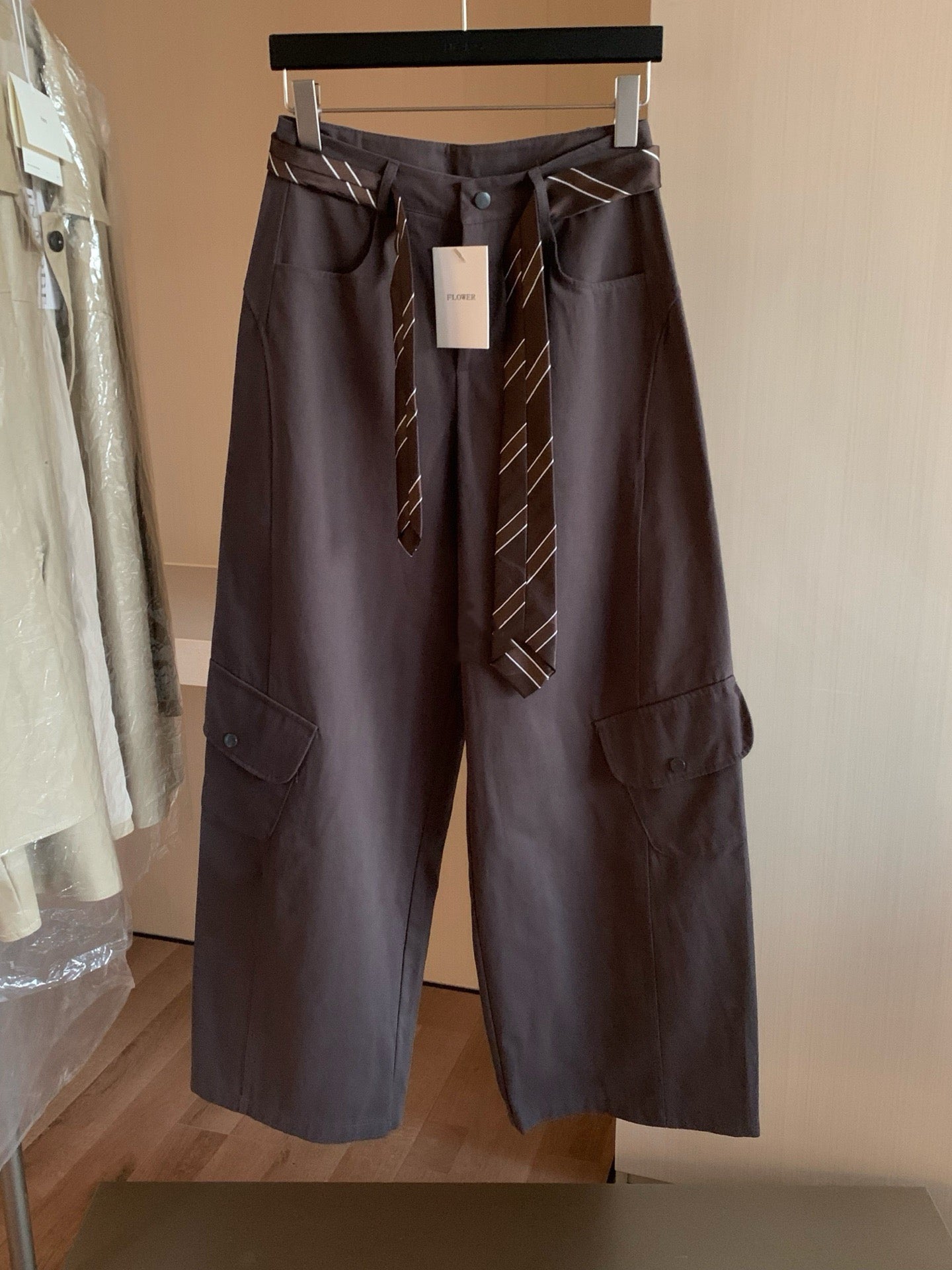 // 連領帶款腰帶又甜又帥的工裝褲