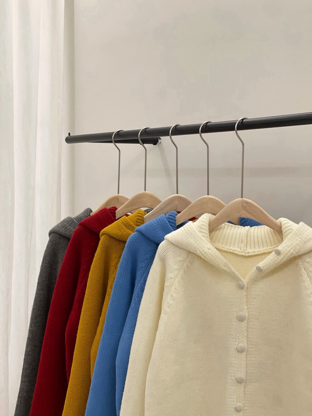 // 質感包扣連帽排扣毛衣