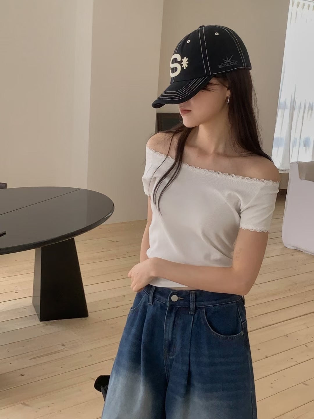 // lace邊可一字領兩穿TEE
