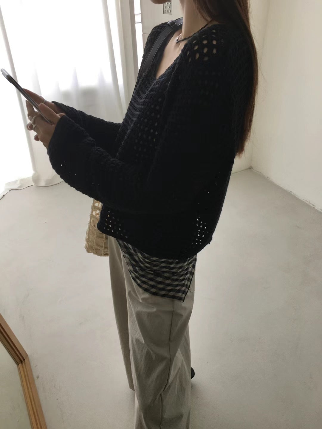 // 鏤空網紋疏針針織上衣