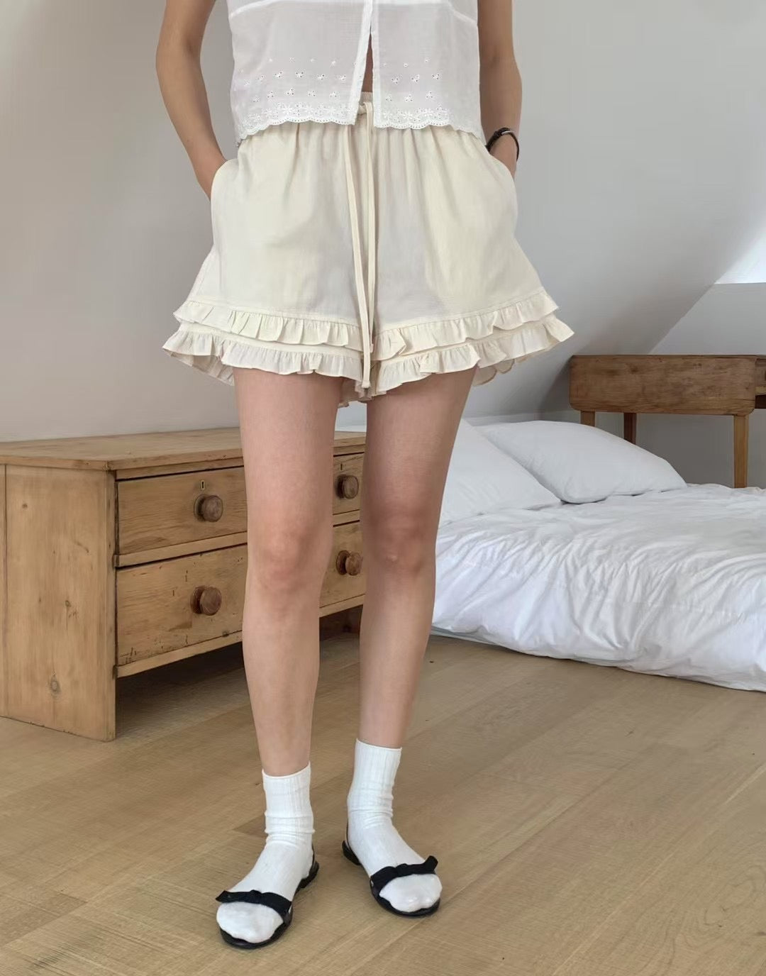 // 可愛感荷葉花邊短褲