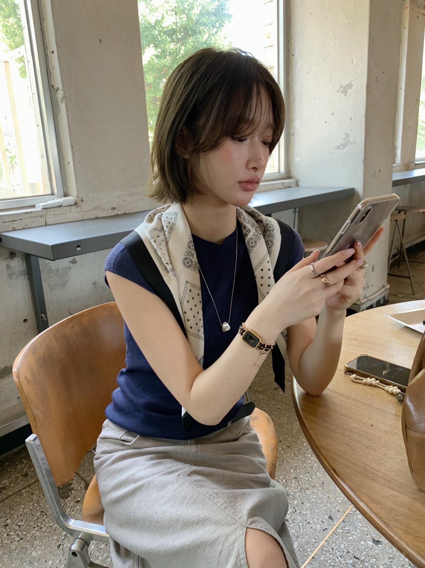 // 小半領飛飛袖針織背心