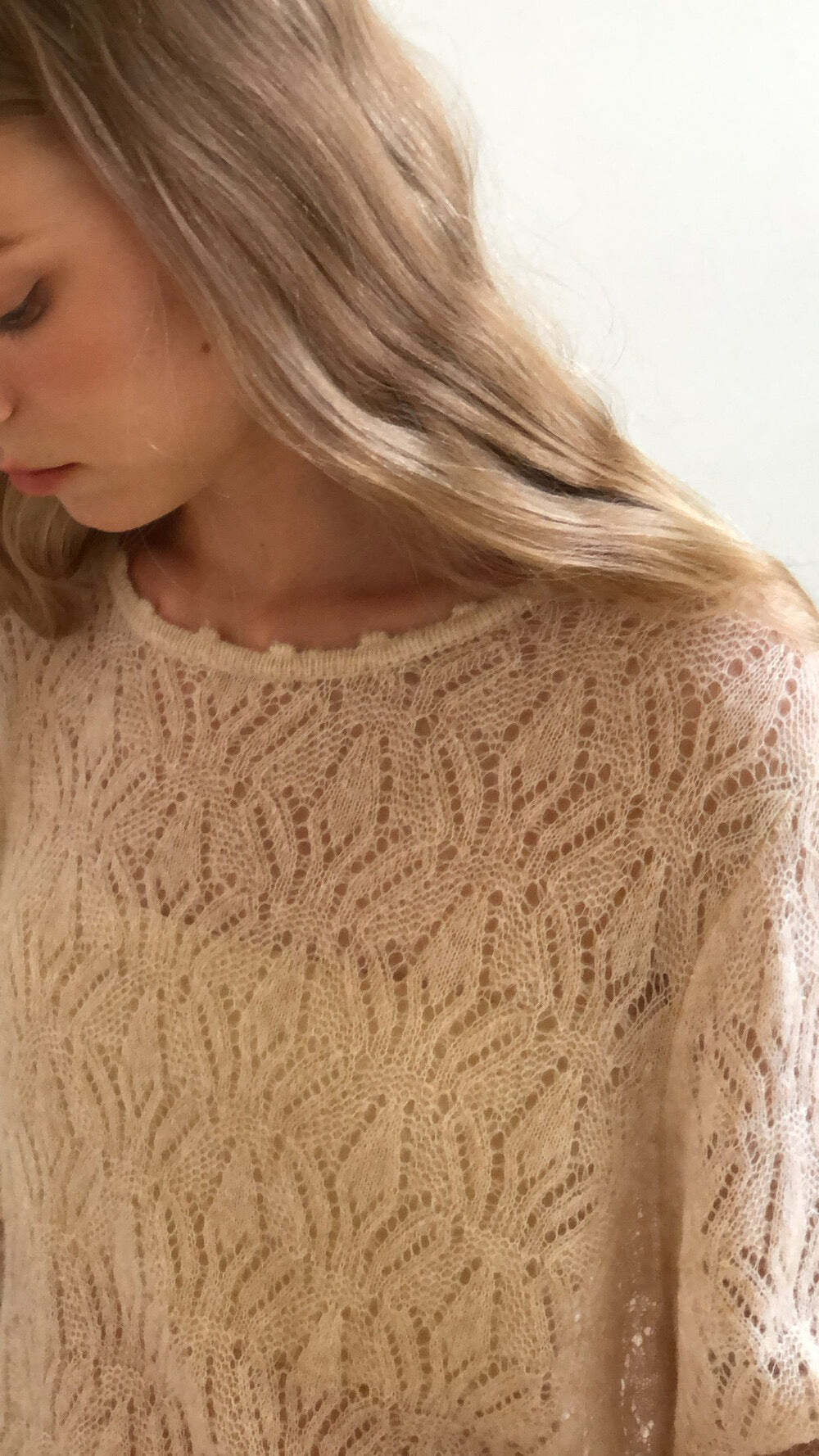 K01 / 絕美鏤空花紋柔軟針織上衣(22%wool)