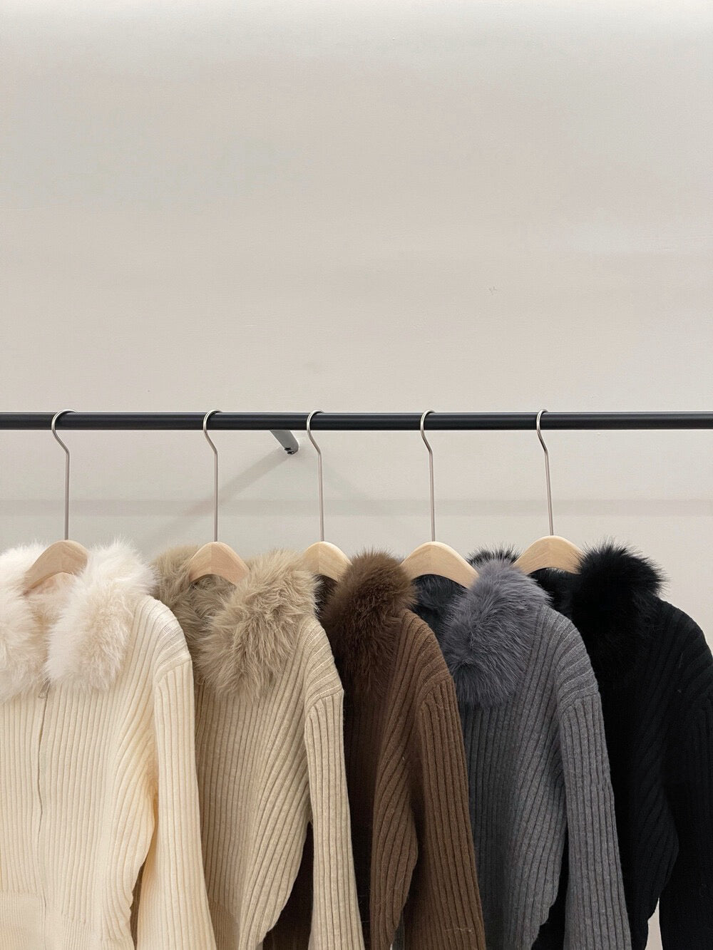 // 復古感毛毛領拉鍊CD