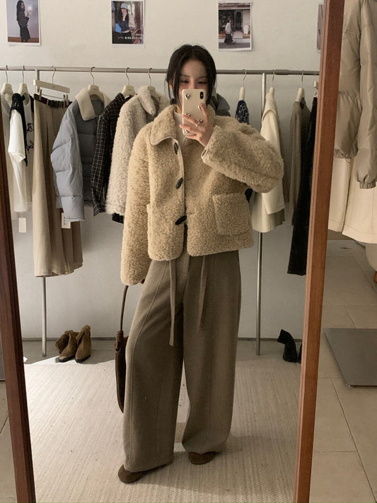 // 可愛風牛角鈕皮毛一體羊羔毛外套