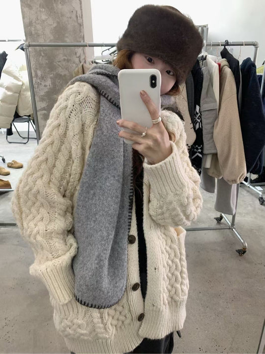 // 超重工麻花粗棒針立領CD