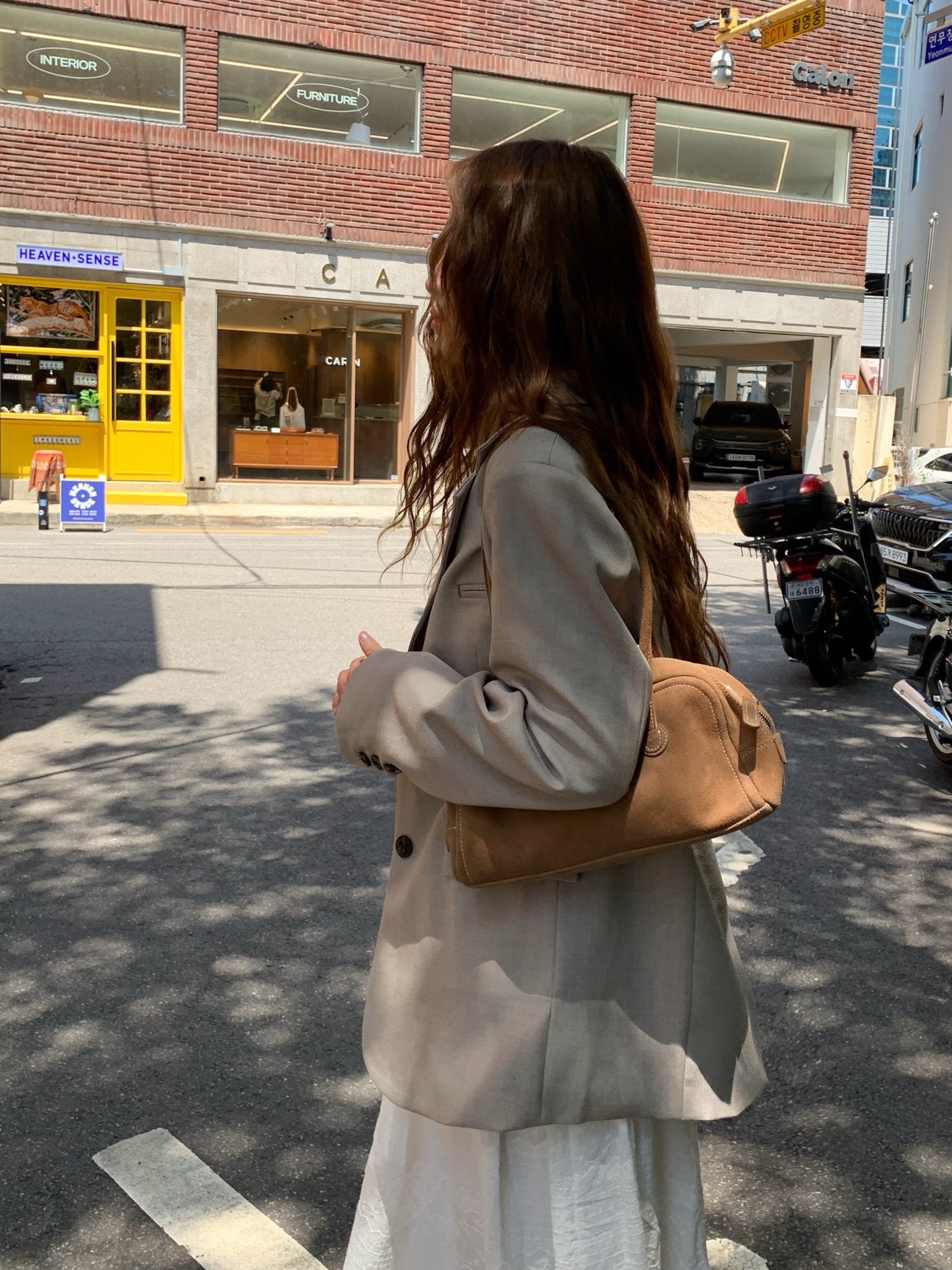 // 細節感滿滿撞色內裡西裝外套