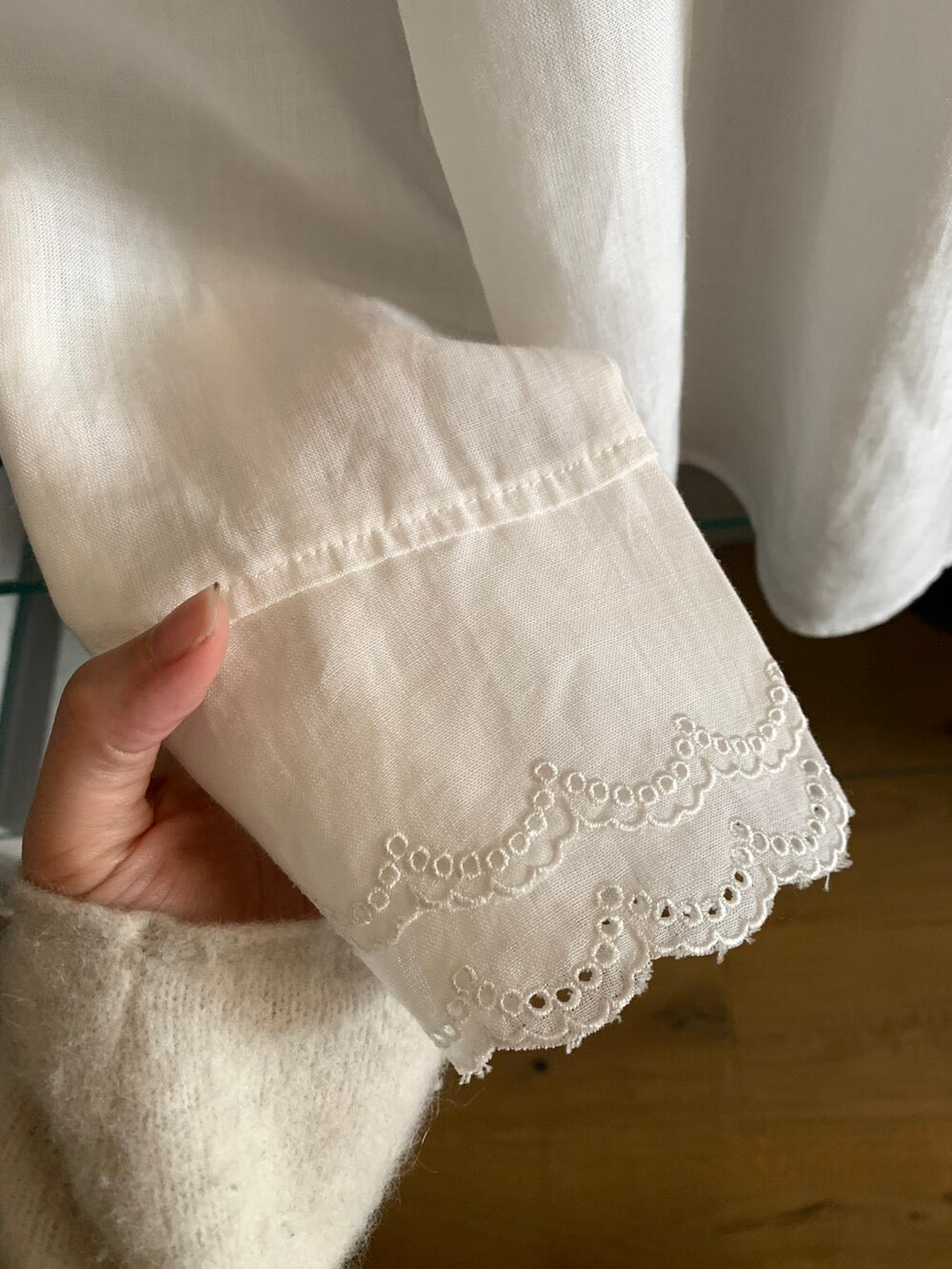 // 鏤空刺繡花邊荷葉一字領天絲麻BL