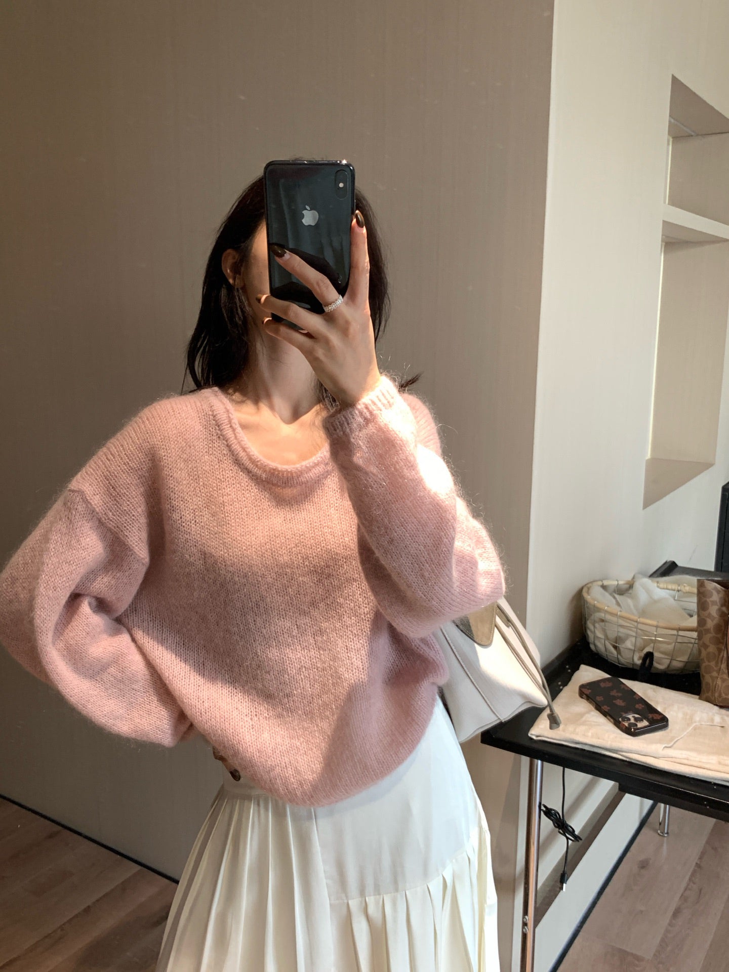 // 溫柔色系卷卷領口毛毛感NT