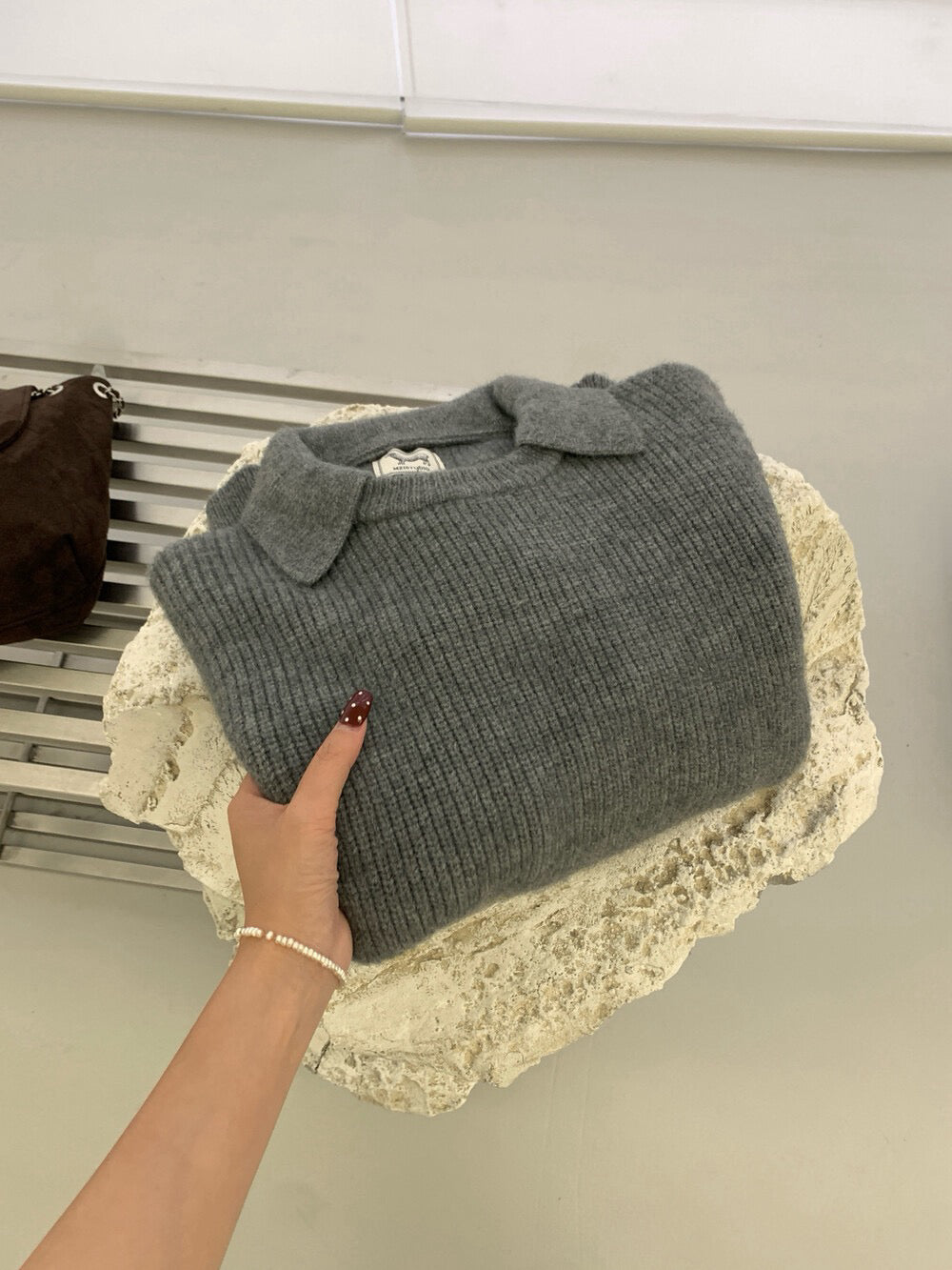 // 慵懶感直坑紋翻領毛衣