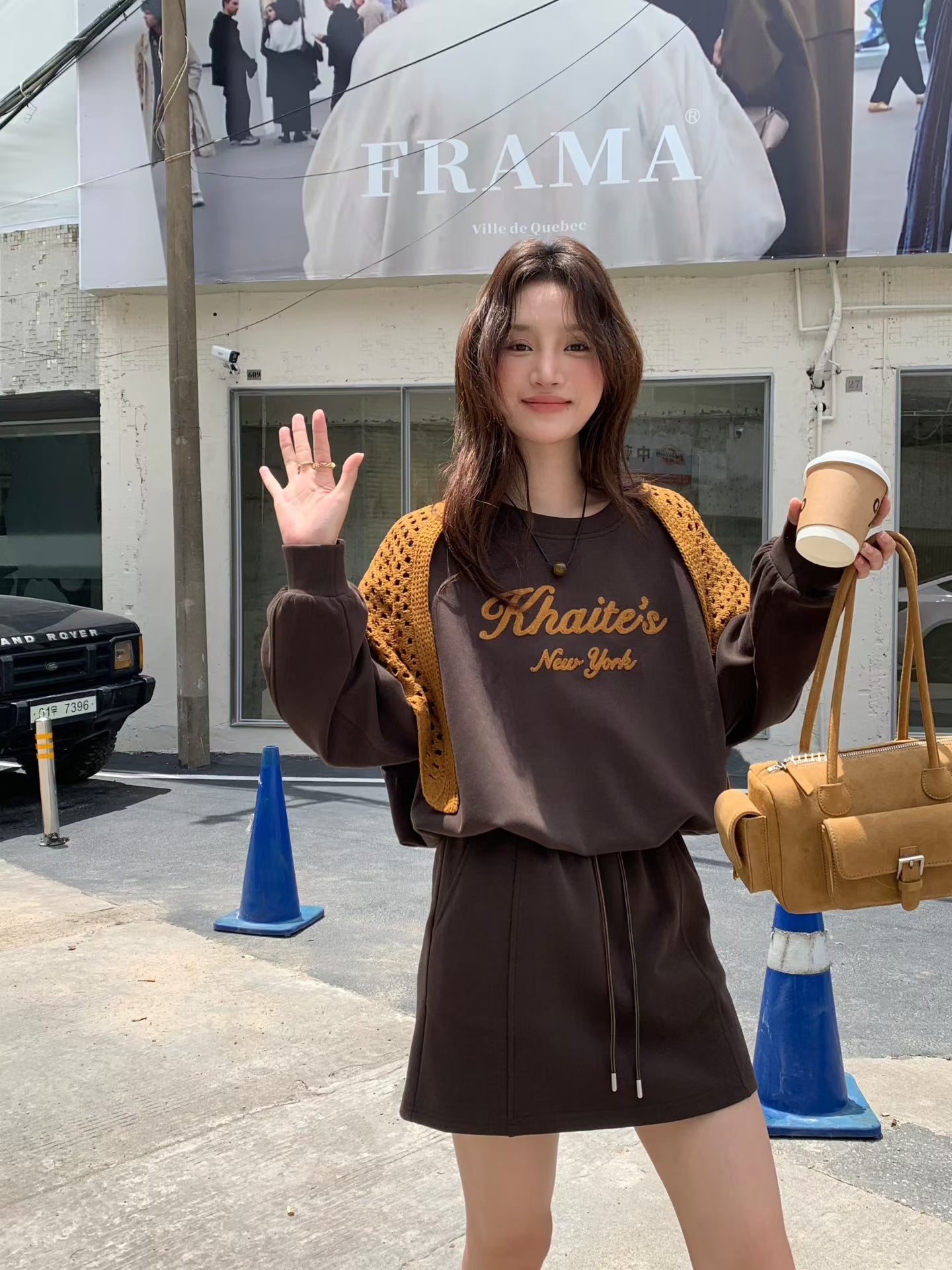 // 超美刺繡字衛衣+抽繩短裙兩件套(連針織披肩)