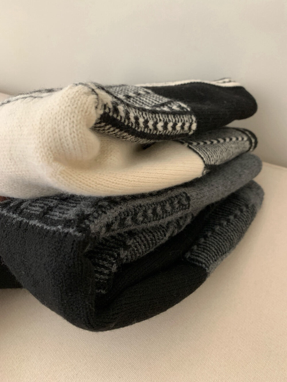 // 超美鈎針提花圓領毛衣