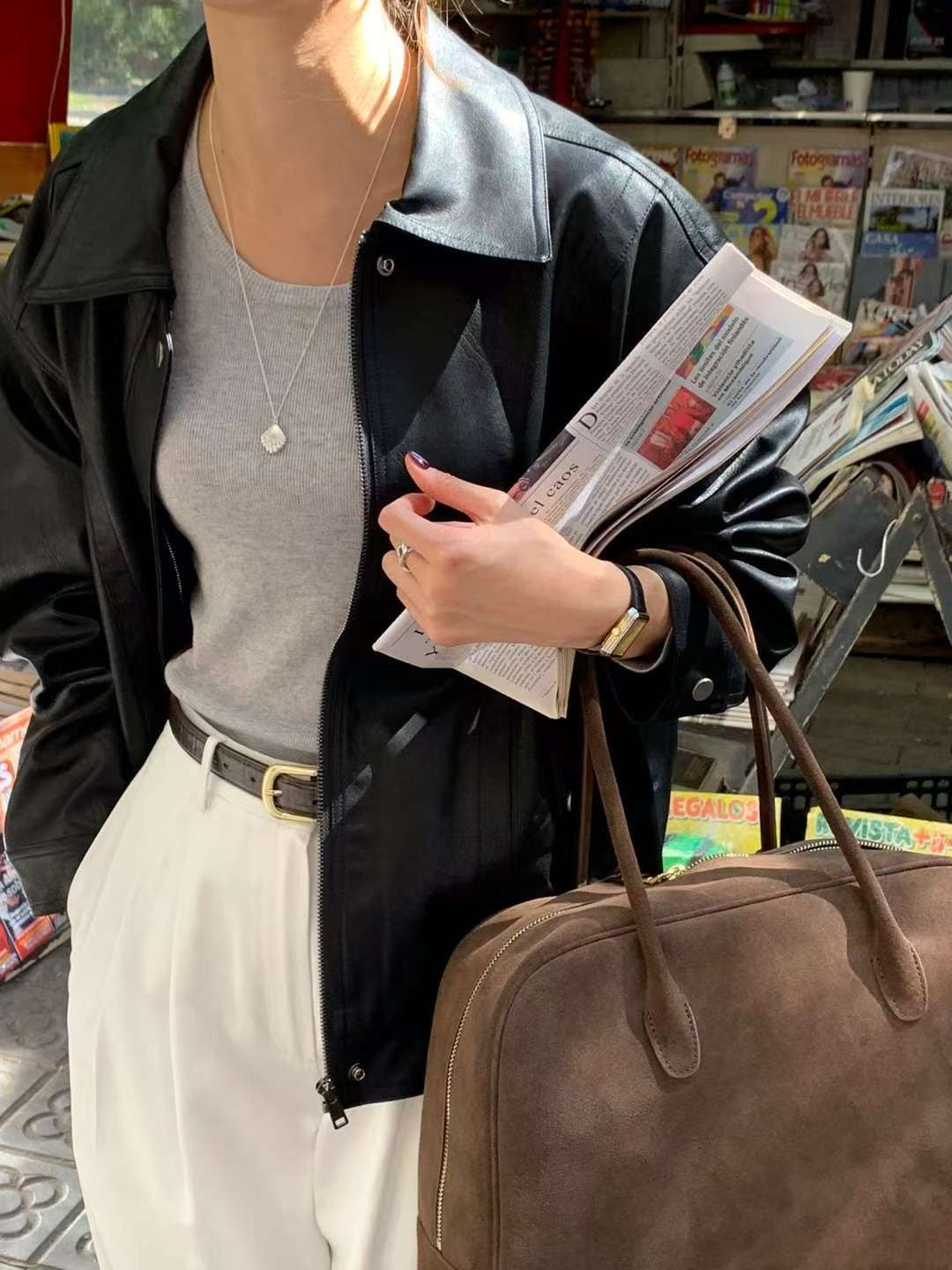 // 兩種質料可選的翻領外套(啞光彷皮/麂皮絨)
