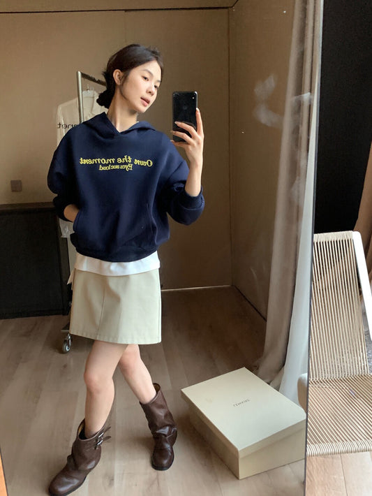 // 復古感植絨字連帽衛衣