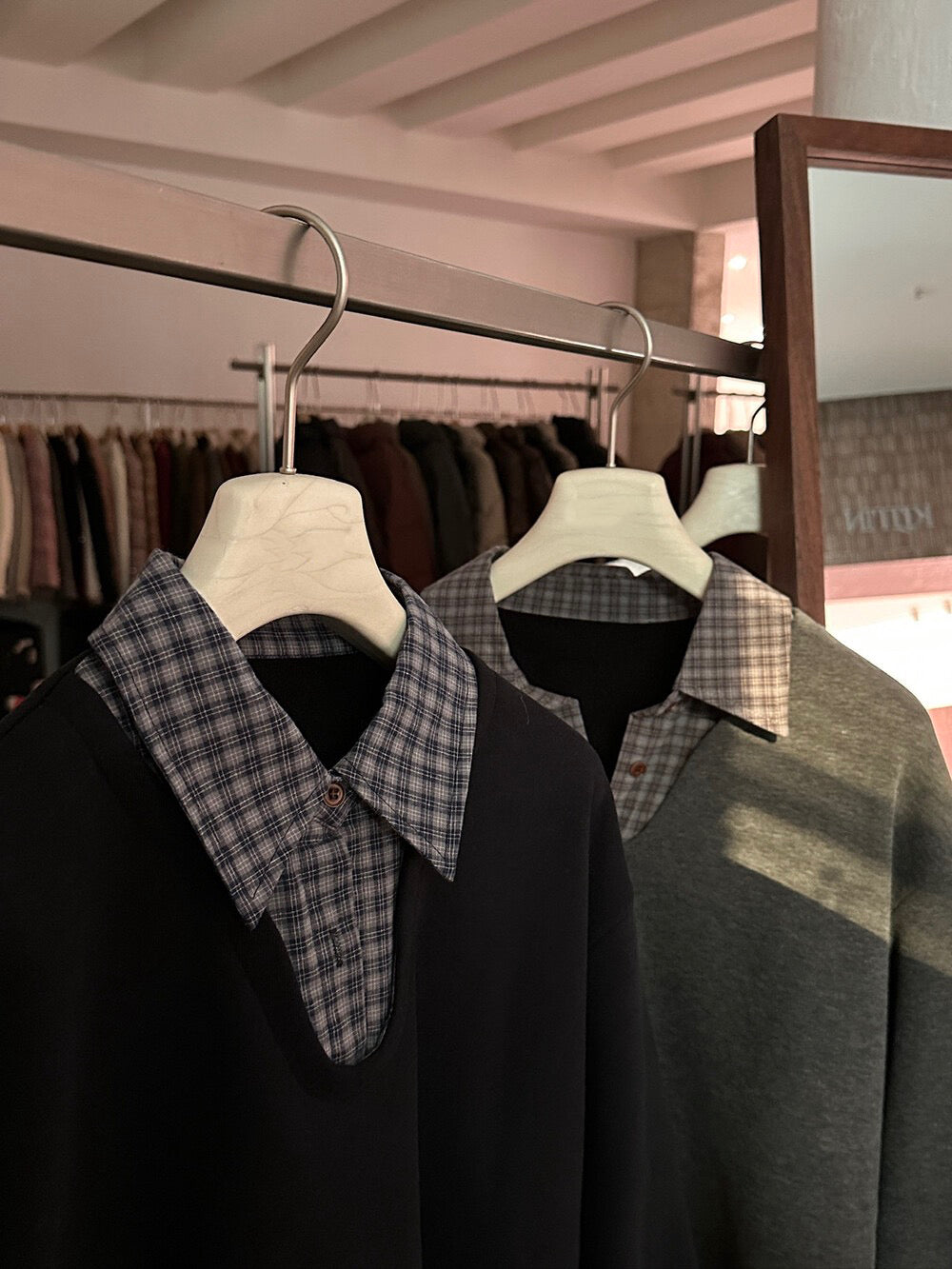 // 高級感拼接格仔翻領薄絨底衛衣