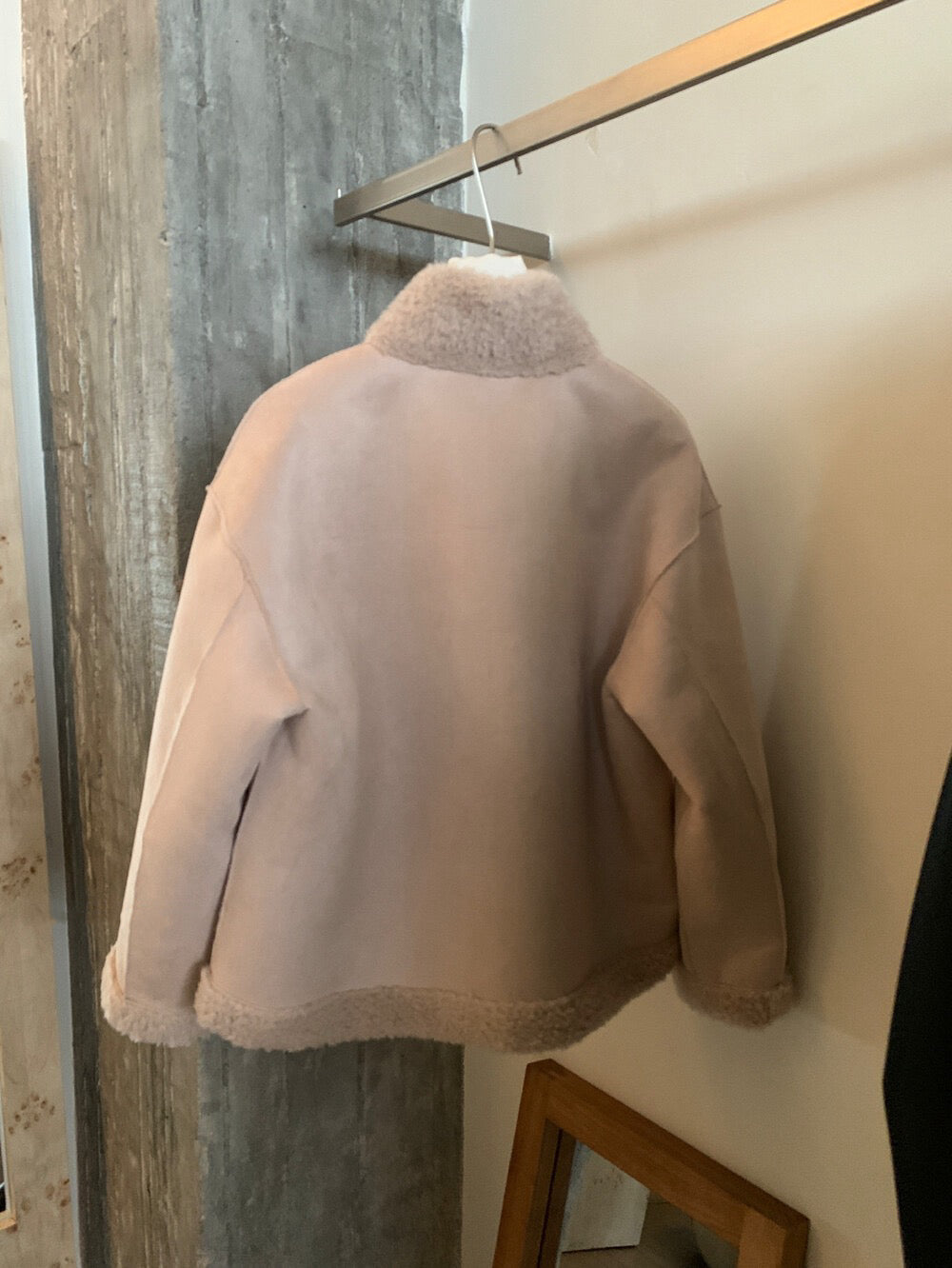 // 皮毛一體毛毛邊立領拉鍊外套