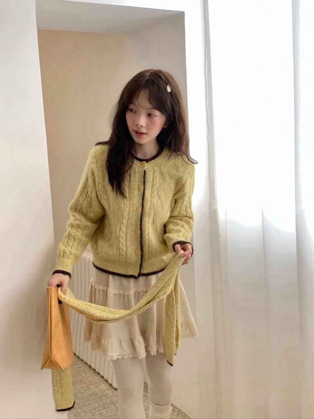 // 17%綿羊毛撞色邊麻花紋CD(連頸巾)