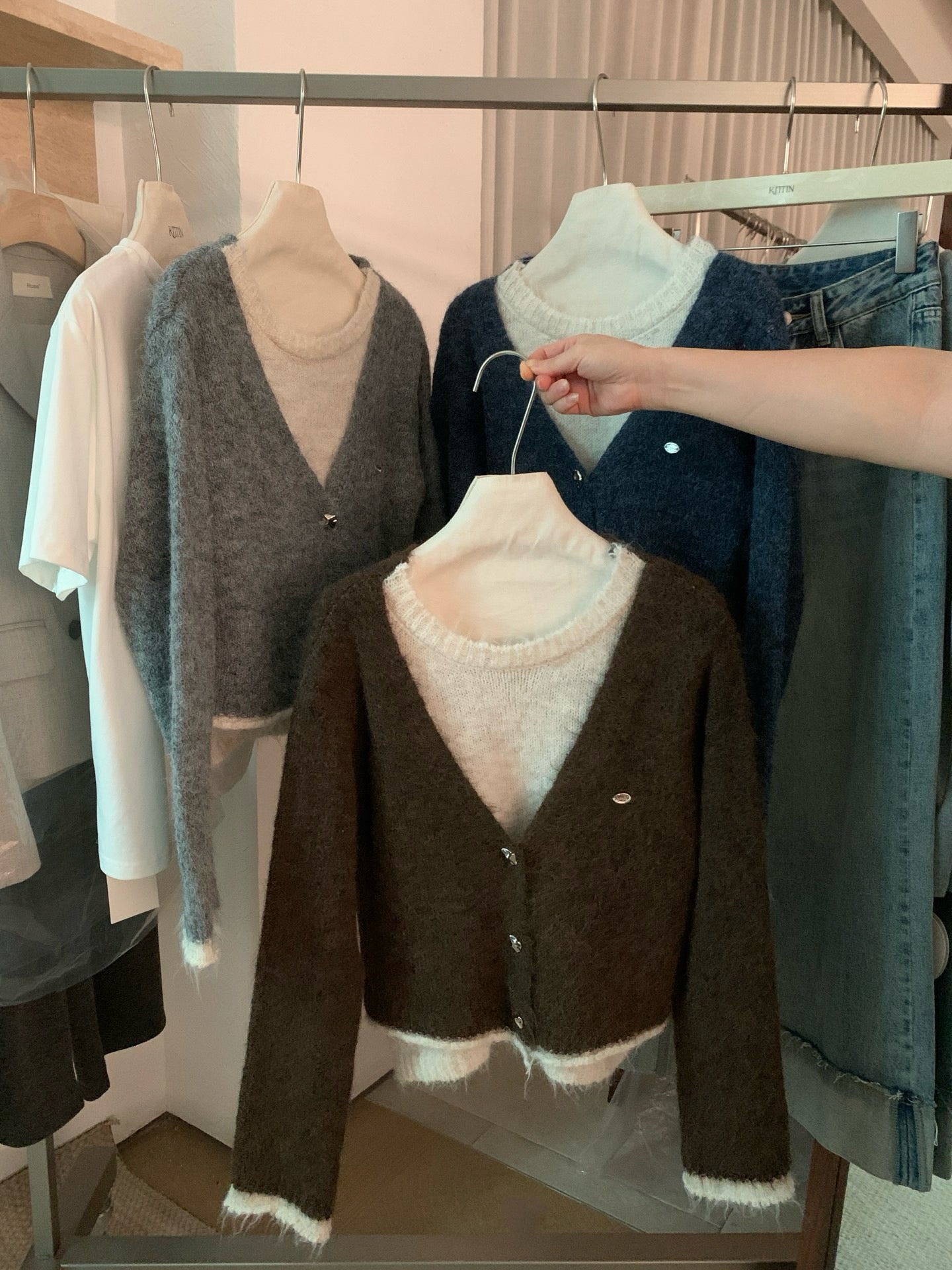 // 10%wool質感不規則鈕扣假兩件毛衣