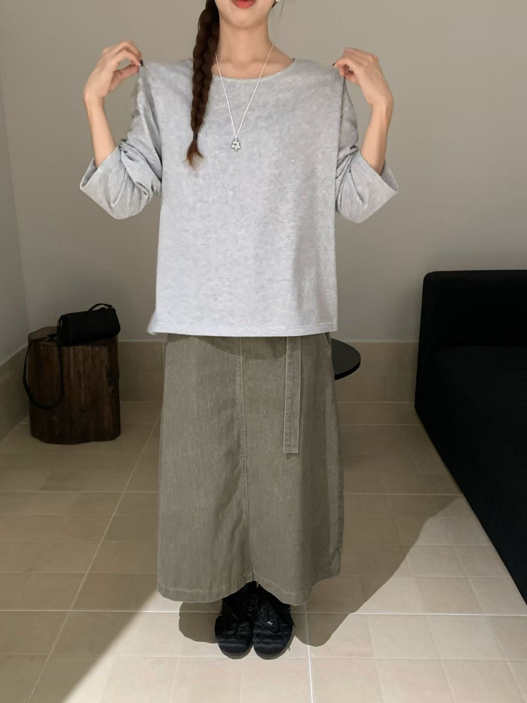 // 設計感微收腰鈕扣TEE