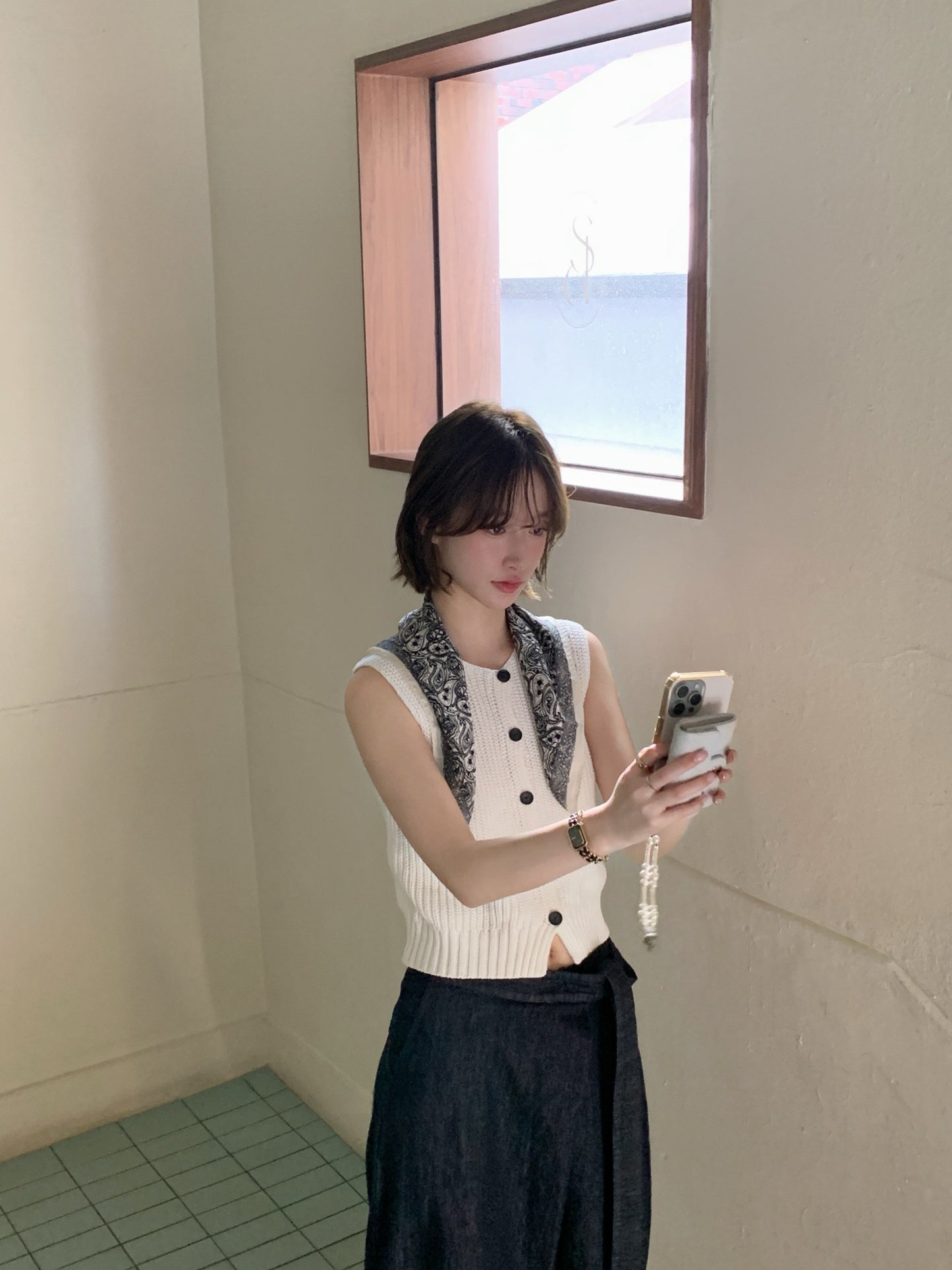 // 單穿就絕美的開胸針織背心