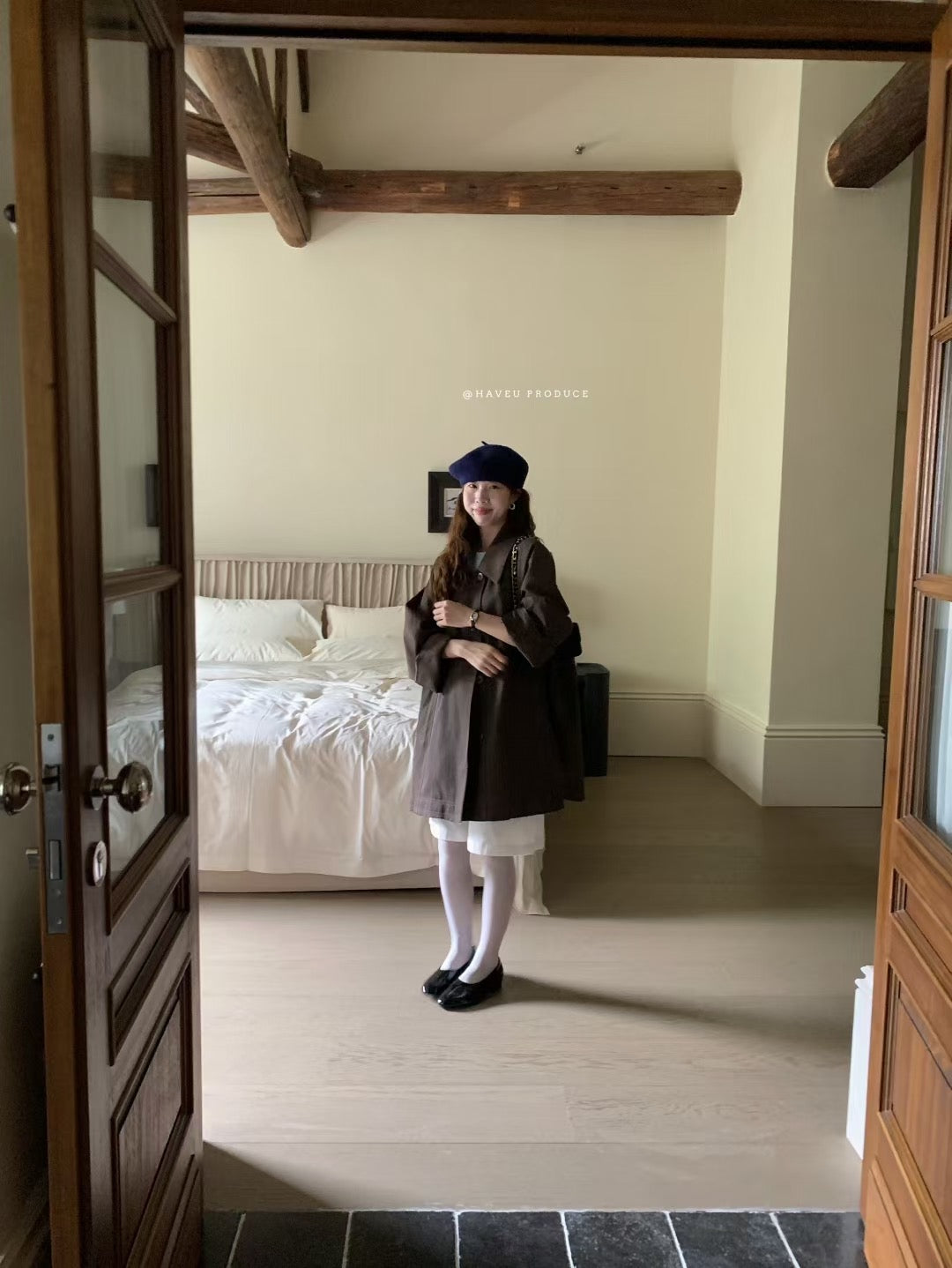 // 簡單利落的中長翻領trench coat