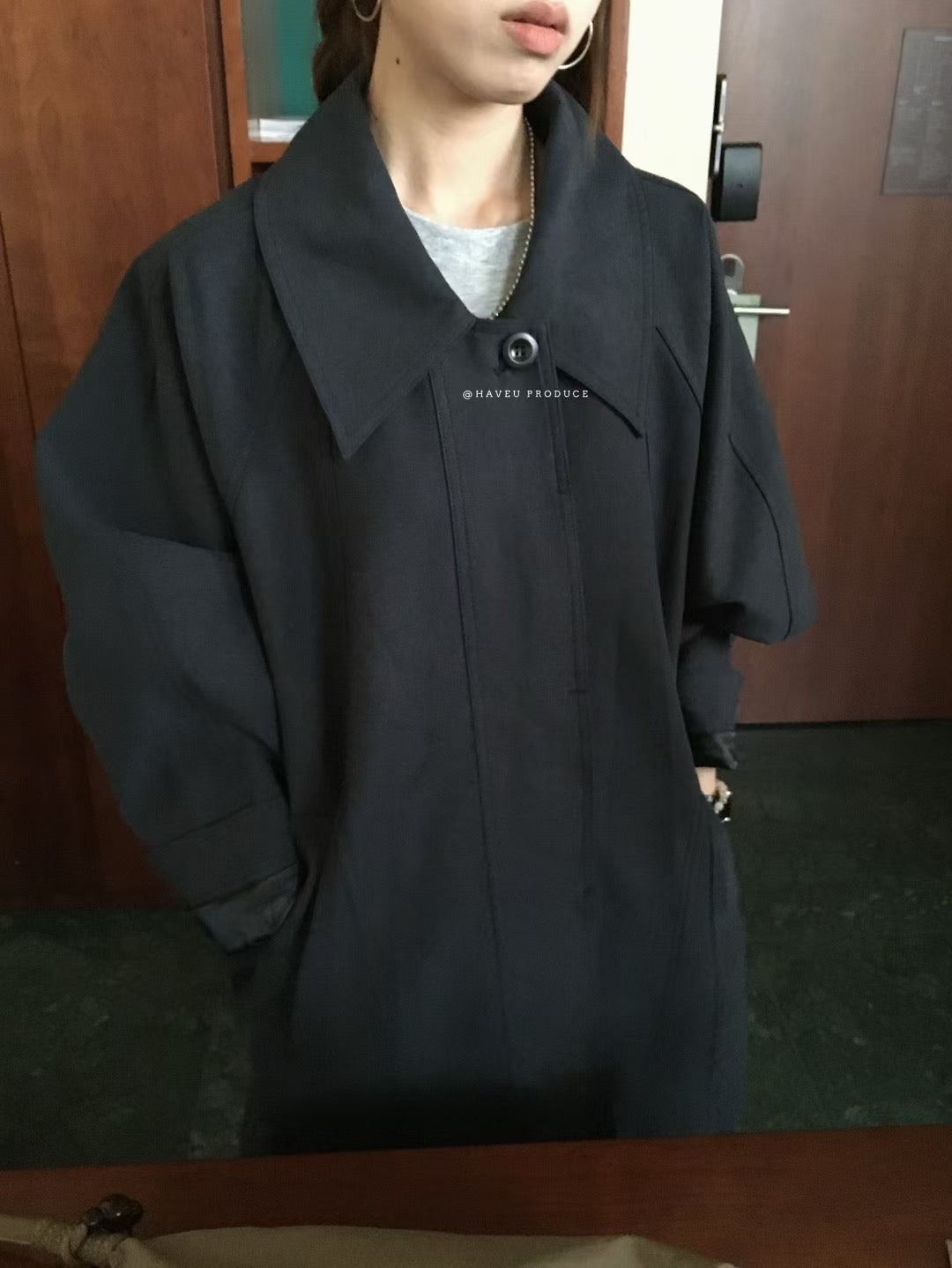 // 簡單利落的中長翻領trench coat