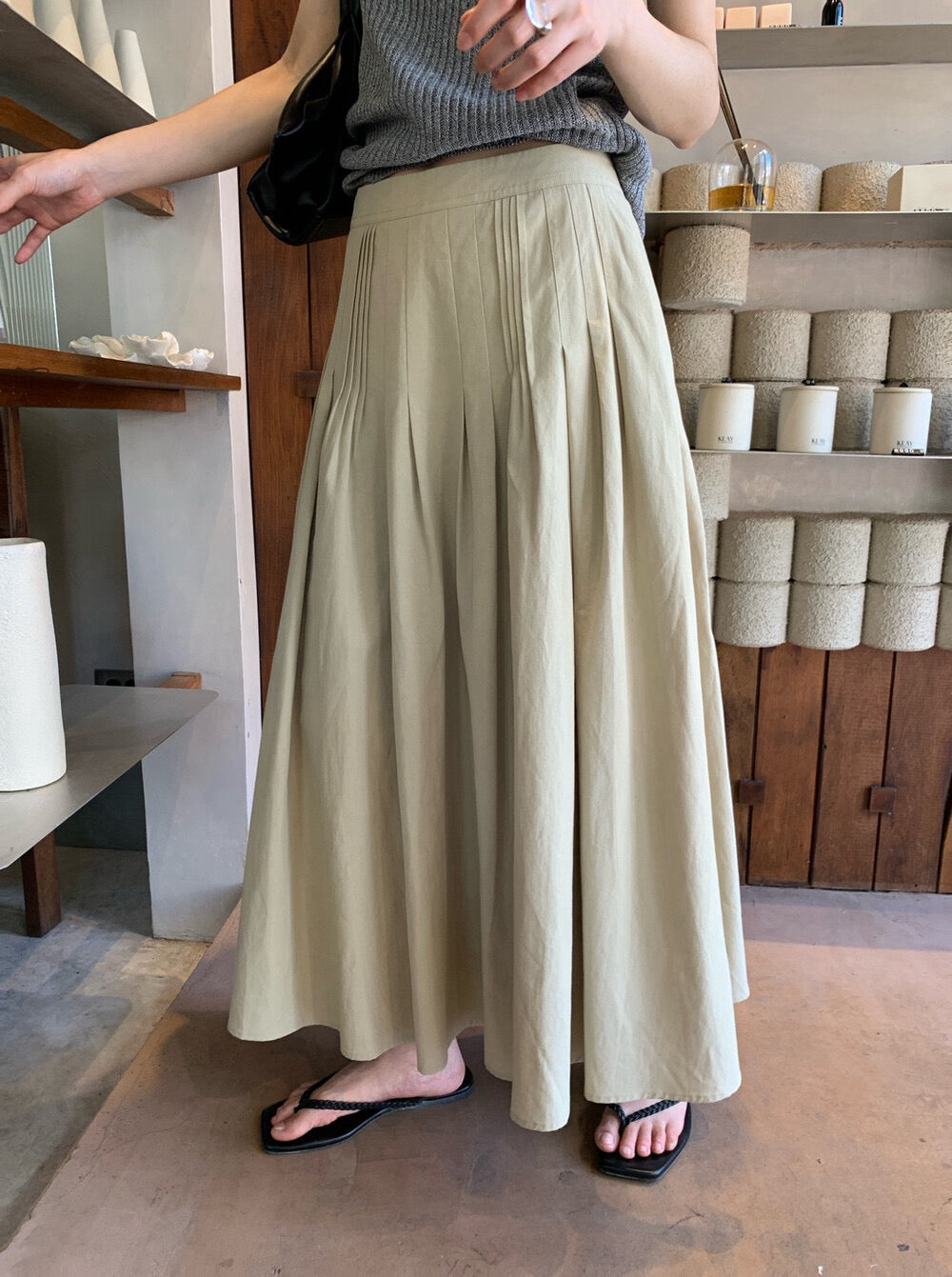 🧺 細節感細壓褶微傘中裙