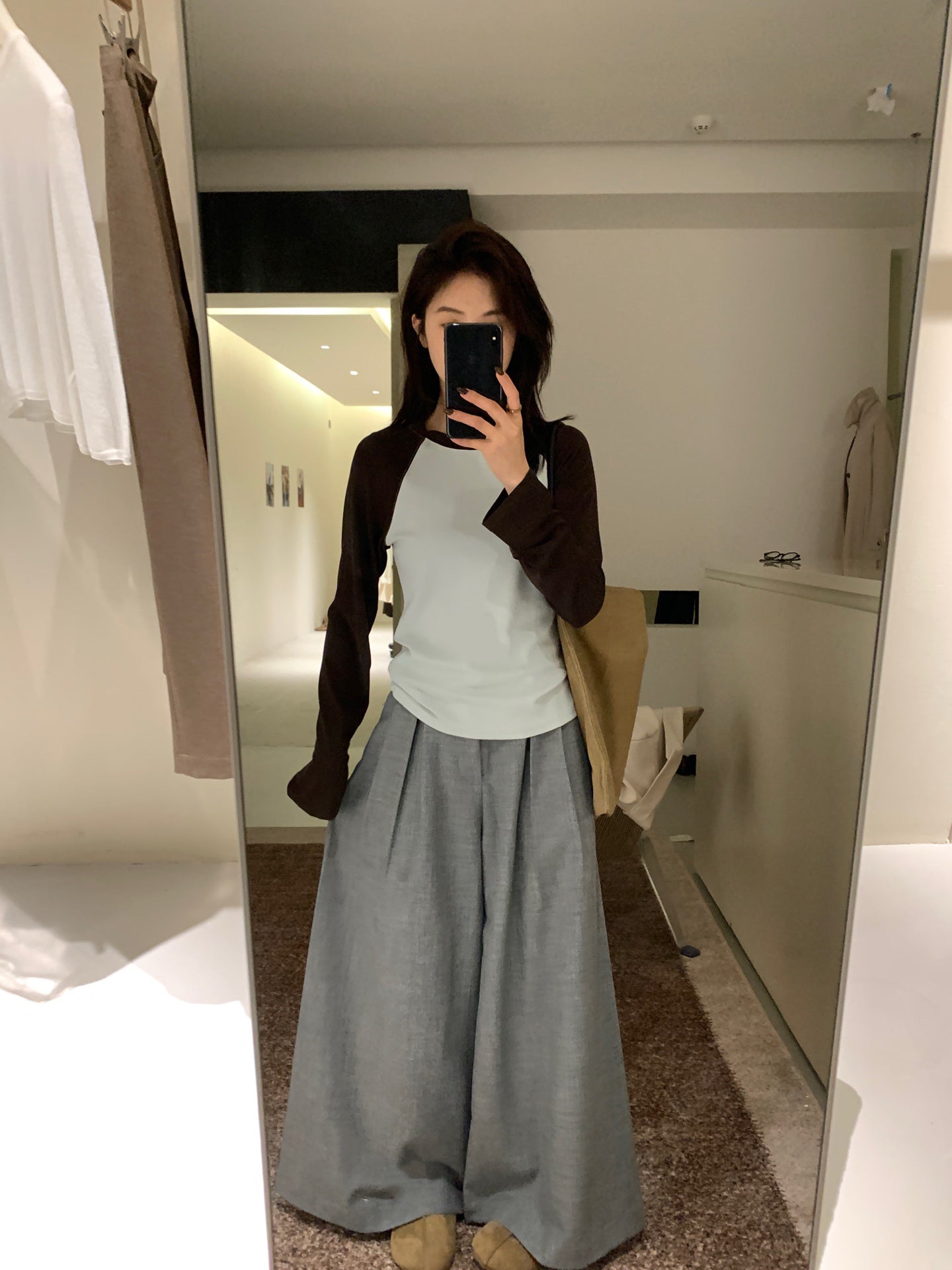 // 壓褶設計闊腳垂感西褲
