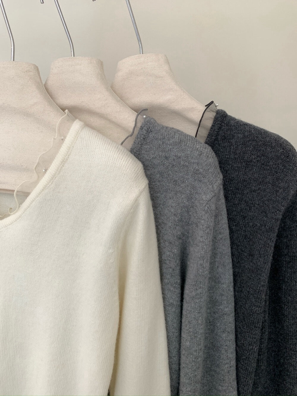 // 5%羊毛拼接lace+釘珠V領NT