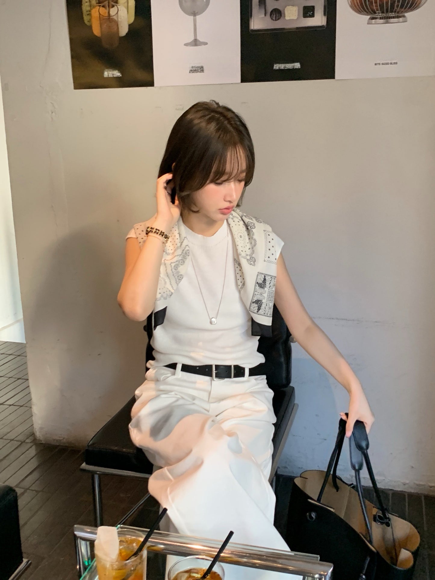 // 小半領飛飛袖針織背心