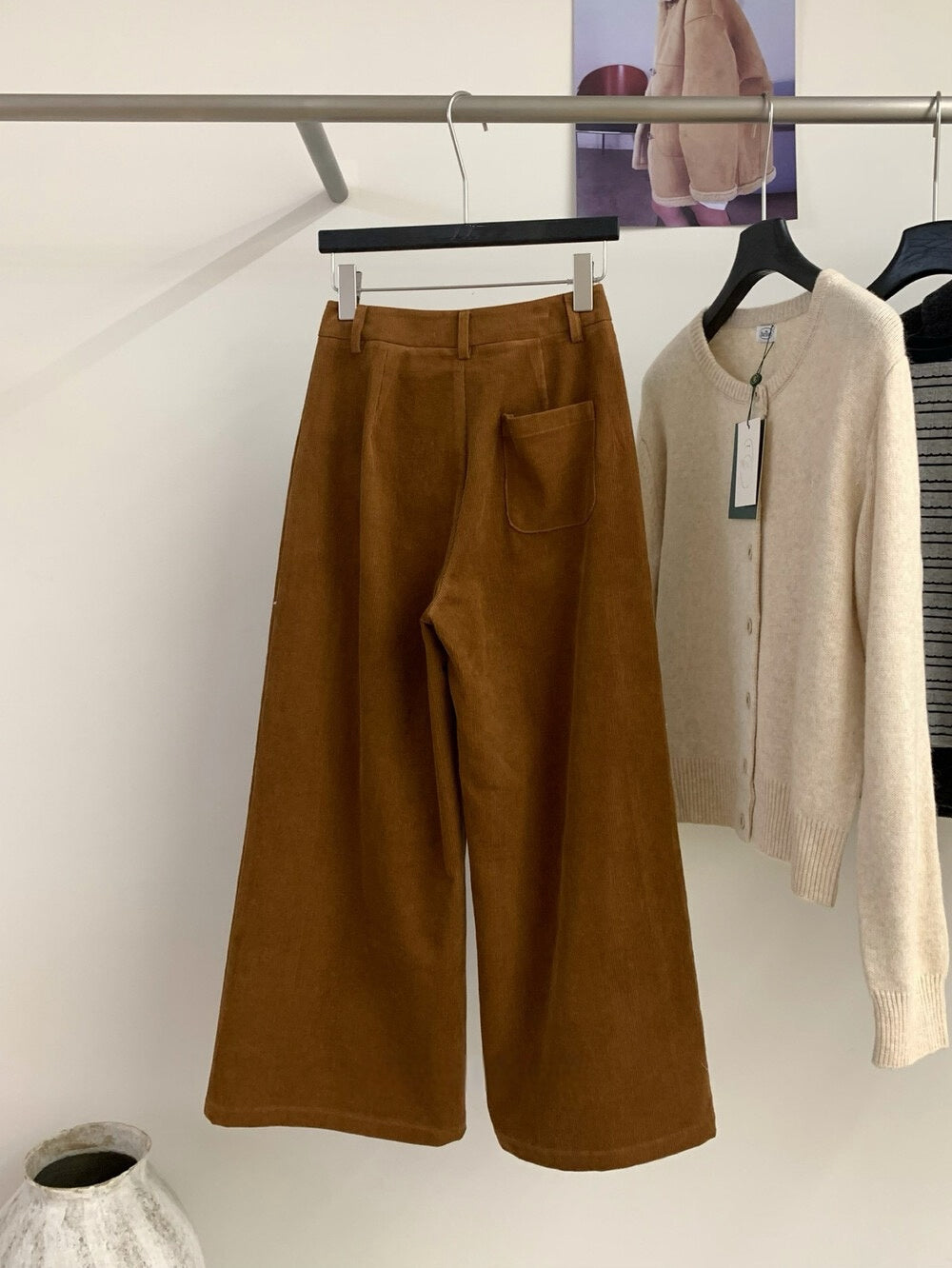 // 小口袋設計微闊腳燈芯絨褲