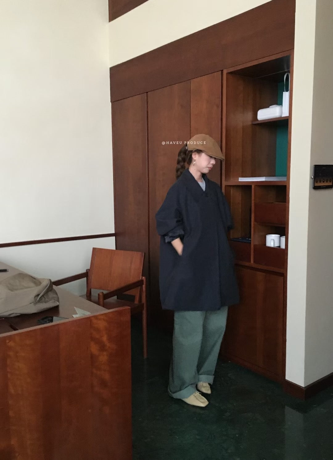 // 簡單利落的中長翻領trench coat