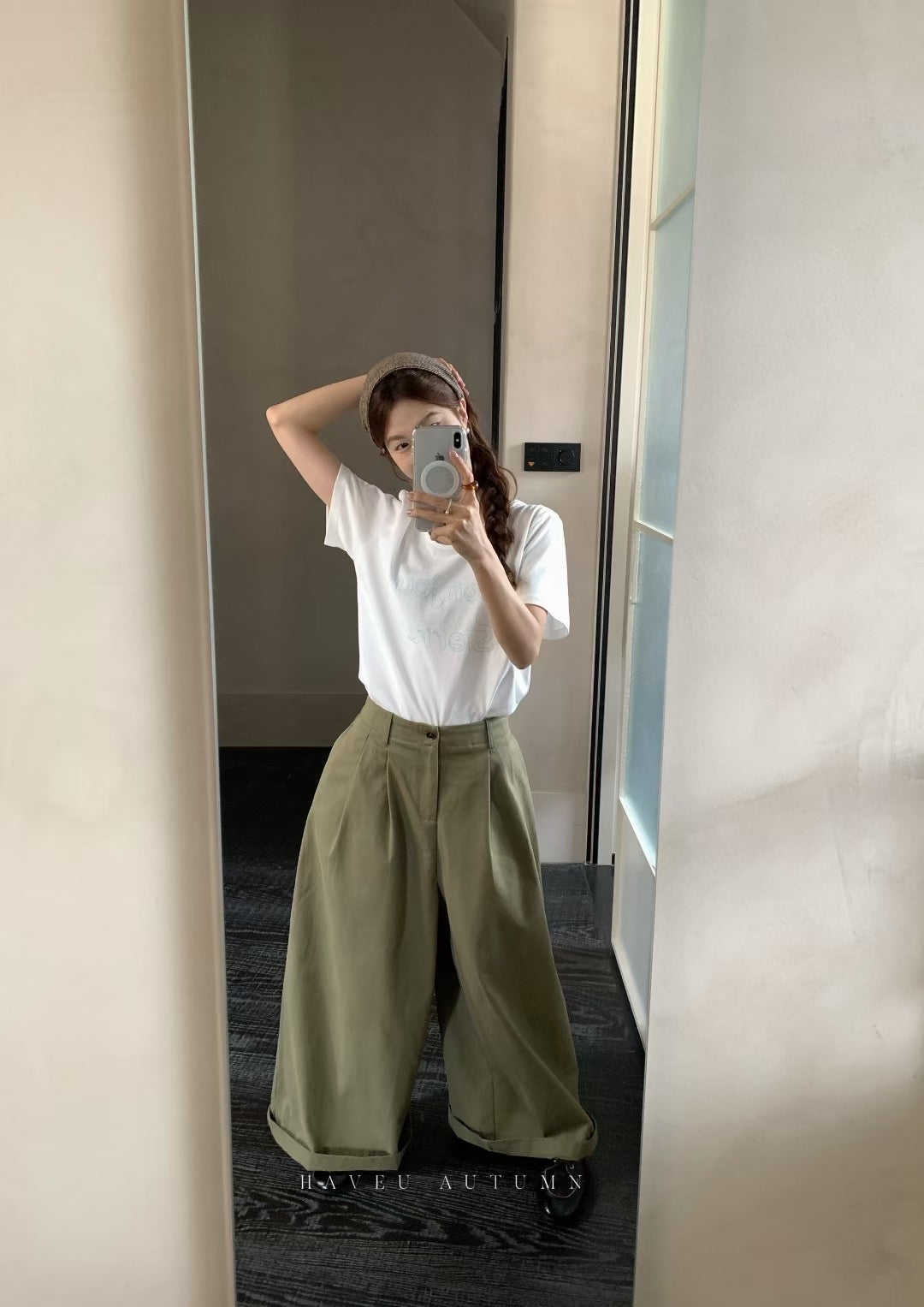 // 簡約設計車線字母TEE