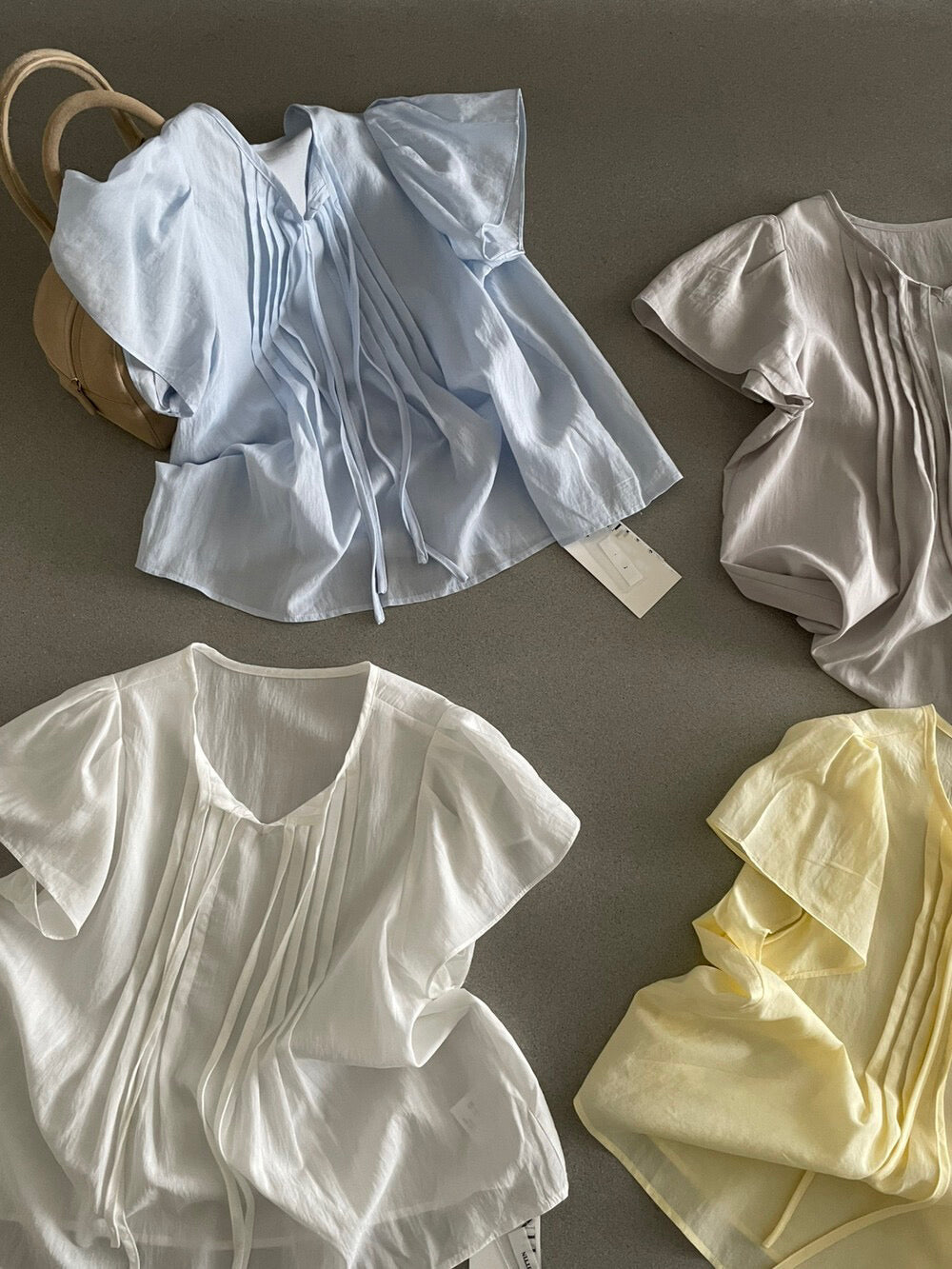 // 壓褶綁帶小飛袖BL