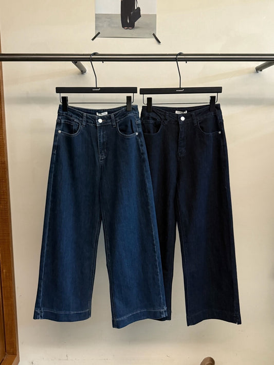 // 版型超好的微彈布料顯瘦牛仔褲