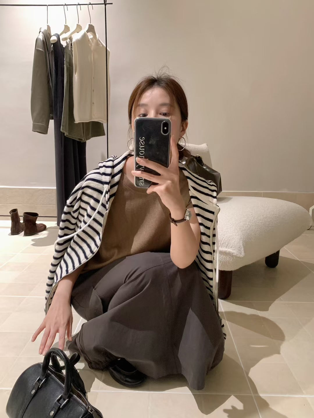 // 必入後貼標麻質秋冬色系TEE