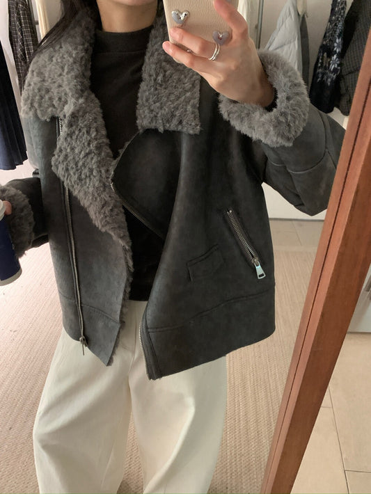 // 復古感皮毛一體做舊感皮外套