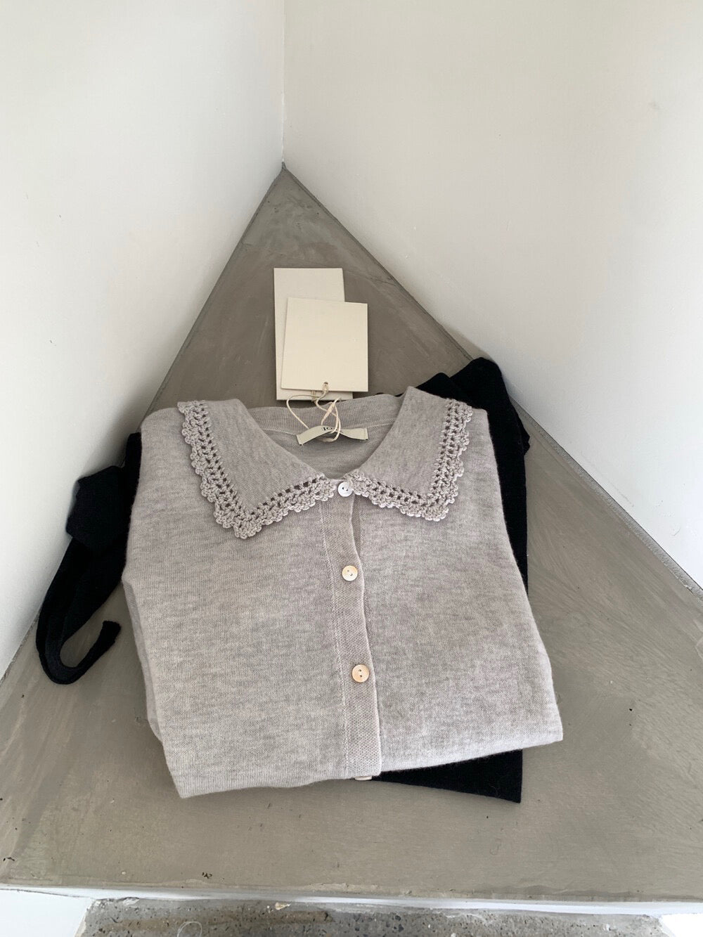 // 100%羊毛鈎針花邊翻領排扣短袖NT